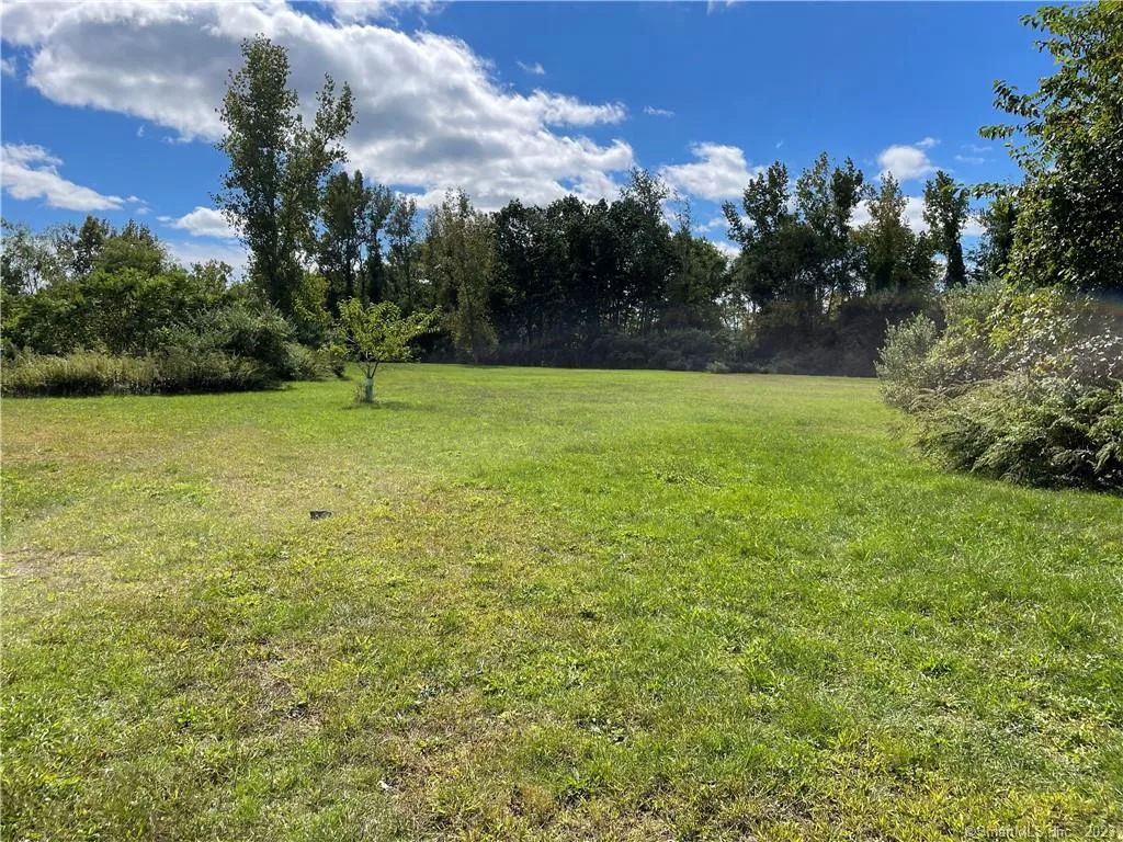 71 Leonardo Drive, North Haven, CT