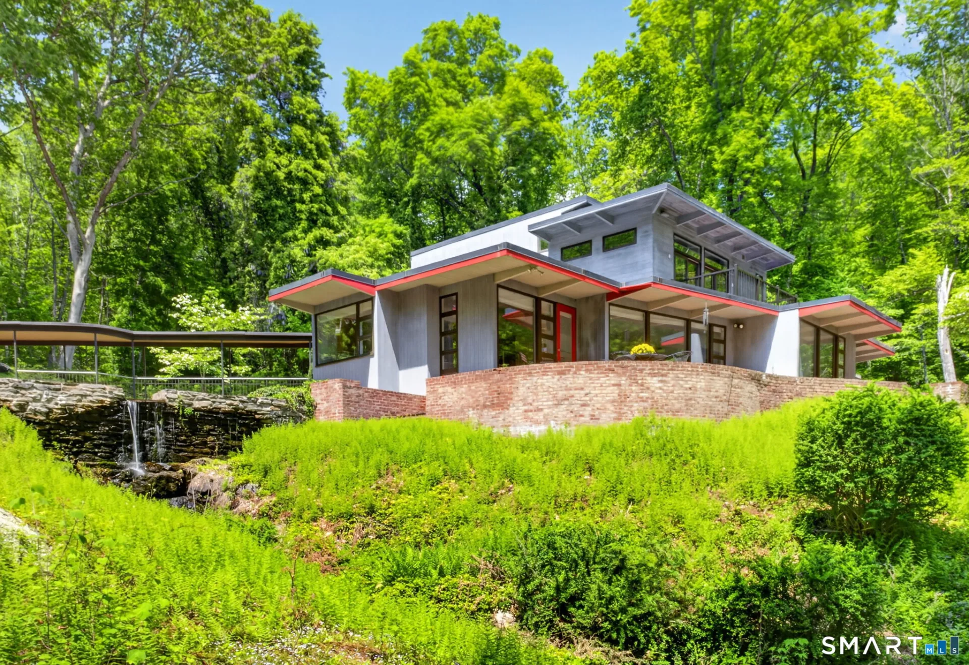 112 River Road, Essex, CT