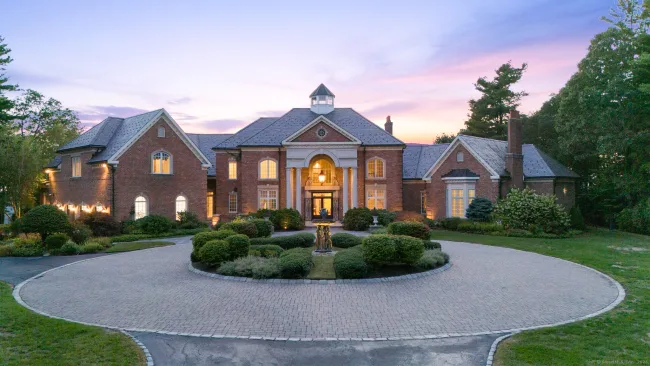 23 Robkins Road, Avon, CT