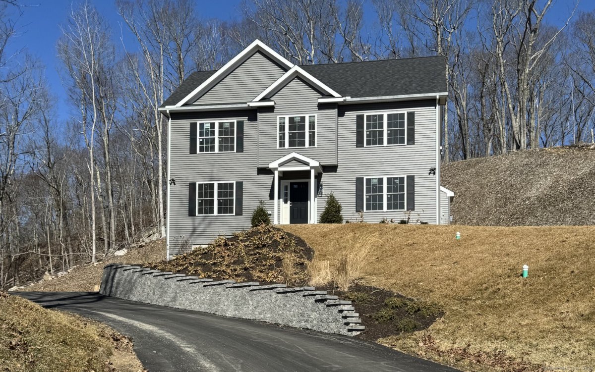 28 Hunting Ridge Road, Middlebury, CT