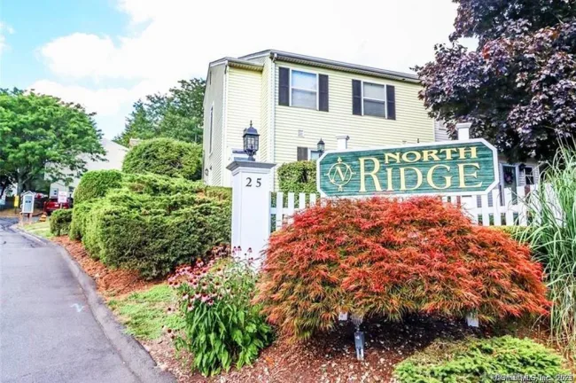 25 Padanaram Road #APT 13, Danbury, CT