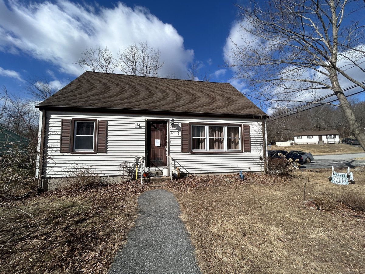 27 Club Lane, Plymouth, CT