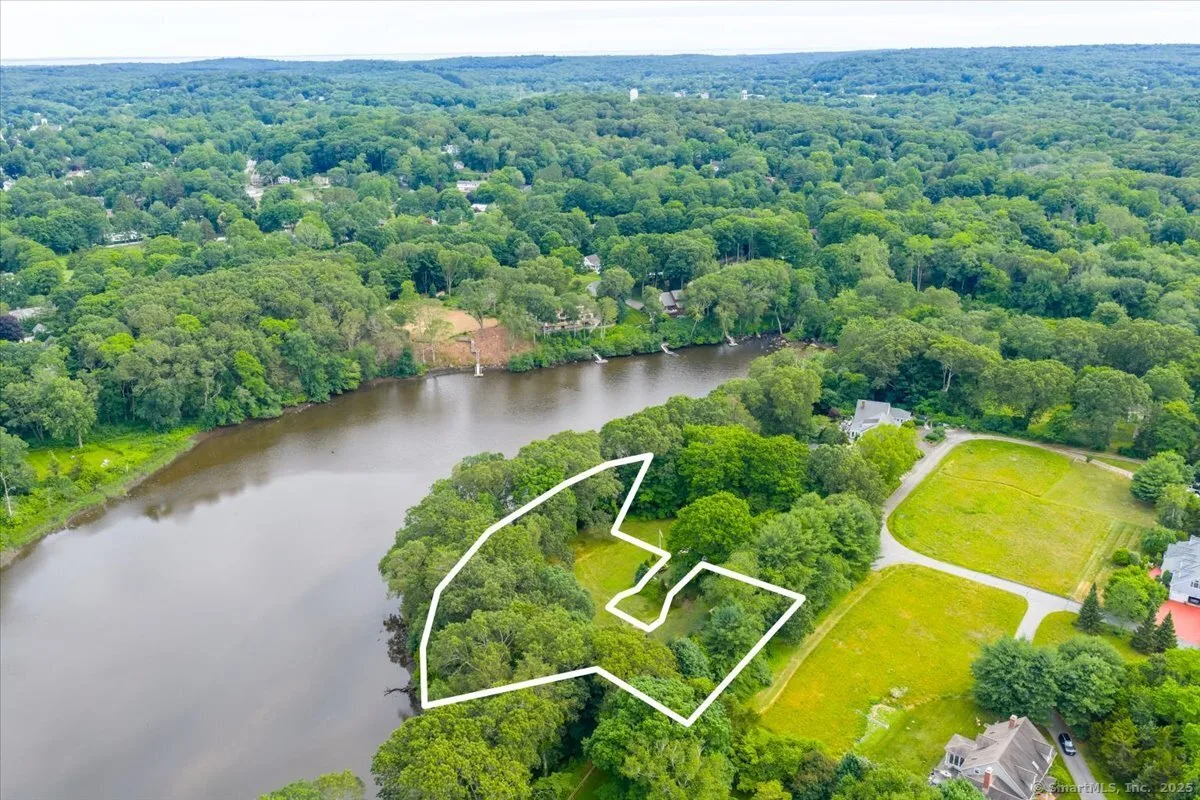 41B River Road, Essex, CT