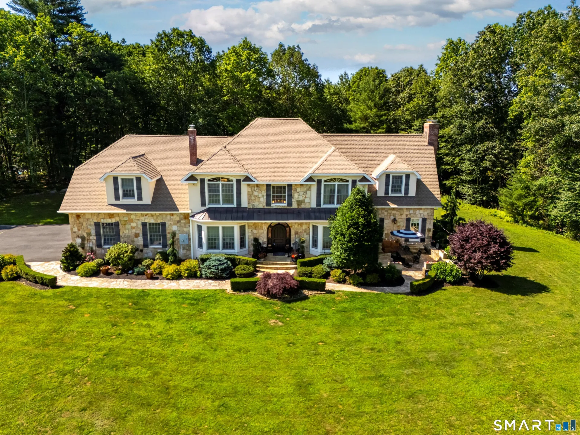 99 Carriage Lane, Roxbury, CT