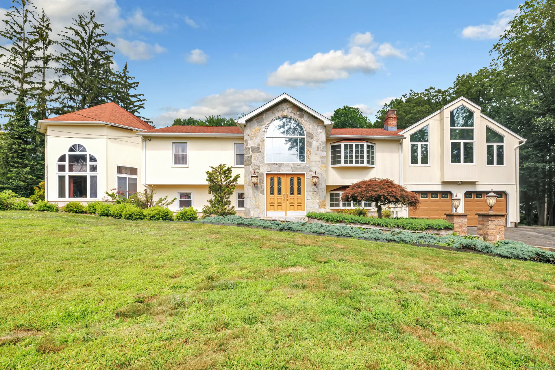 40 Walnut Street, Monroe, CT