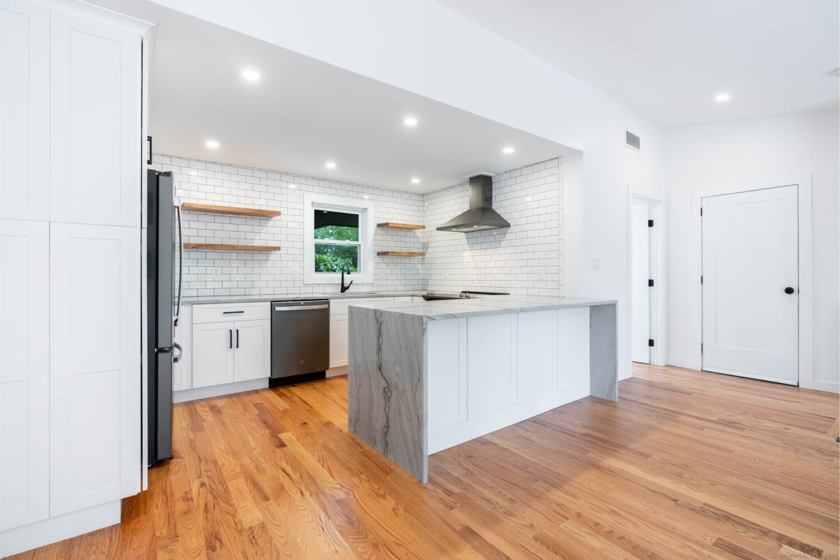 228 Pattonwood Drive, Southington, CT