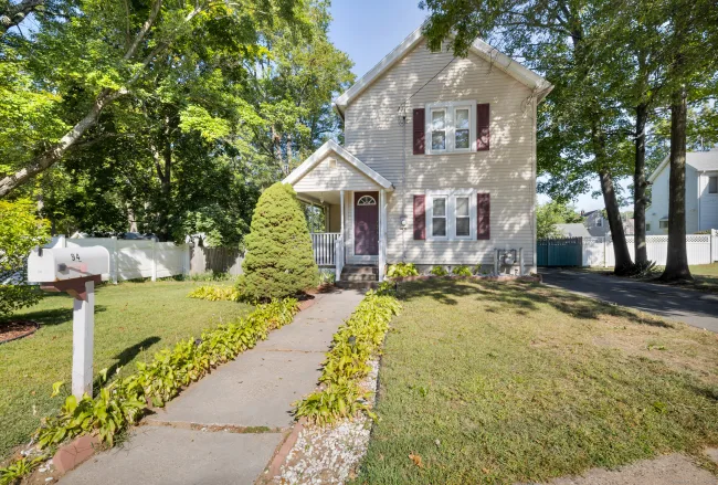 94 Larrabee Street