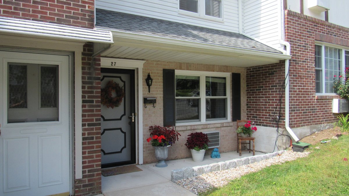 27 Surrey Lane #27, Torrington, CT