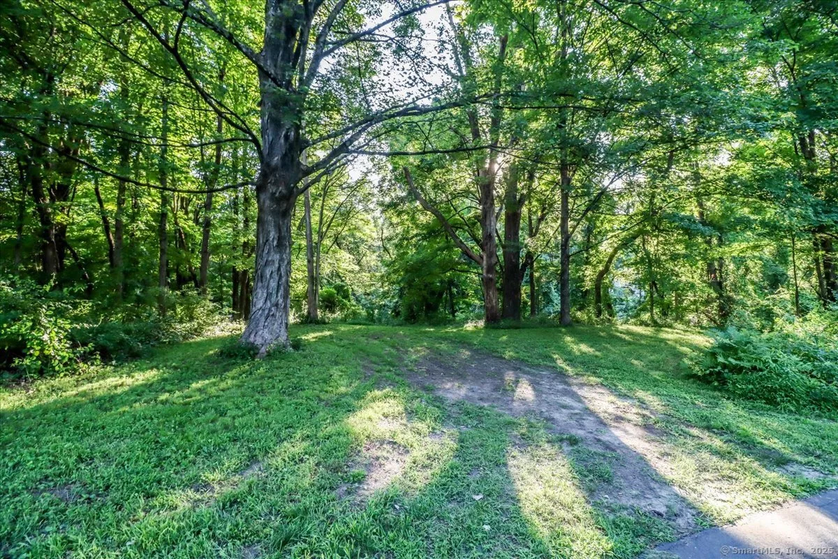 23 Farrell Road, Newtown, CT