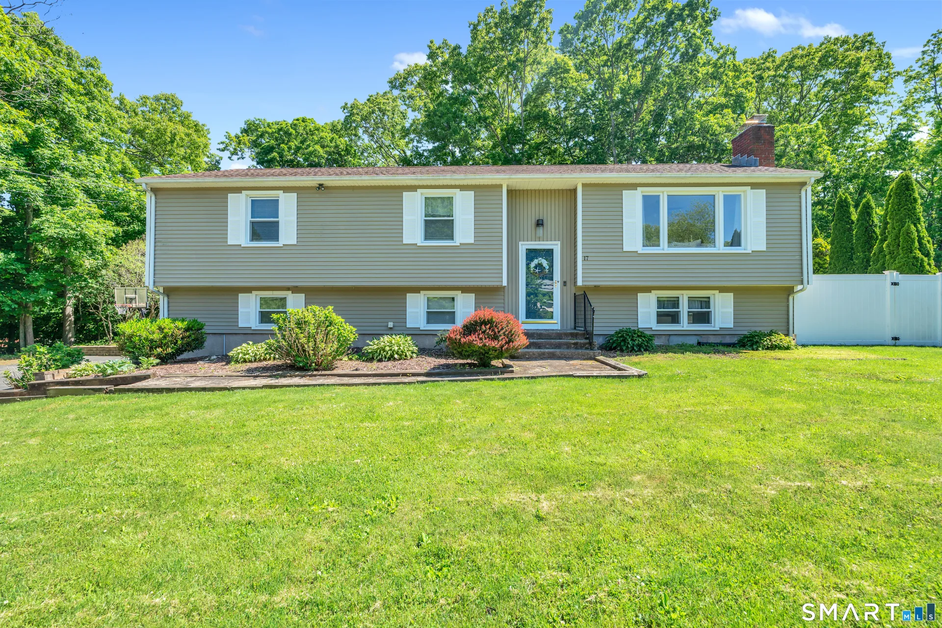 17 Briarwood Lane, Branford, CT
