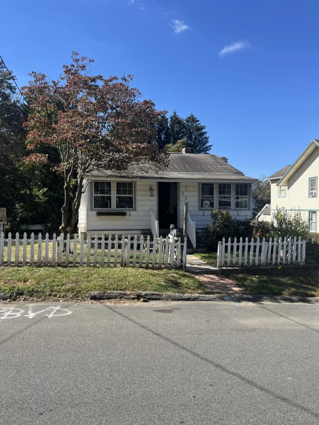 44 Woodlawn Avenue, Ansonia, CT