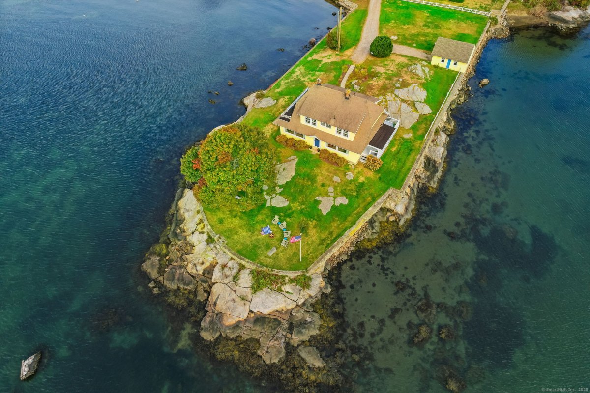 49 Noble Avenue, Groton, CT