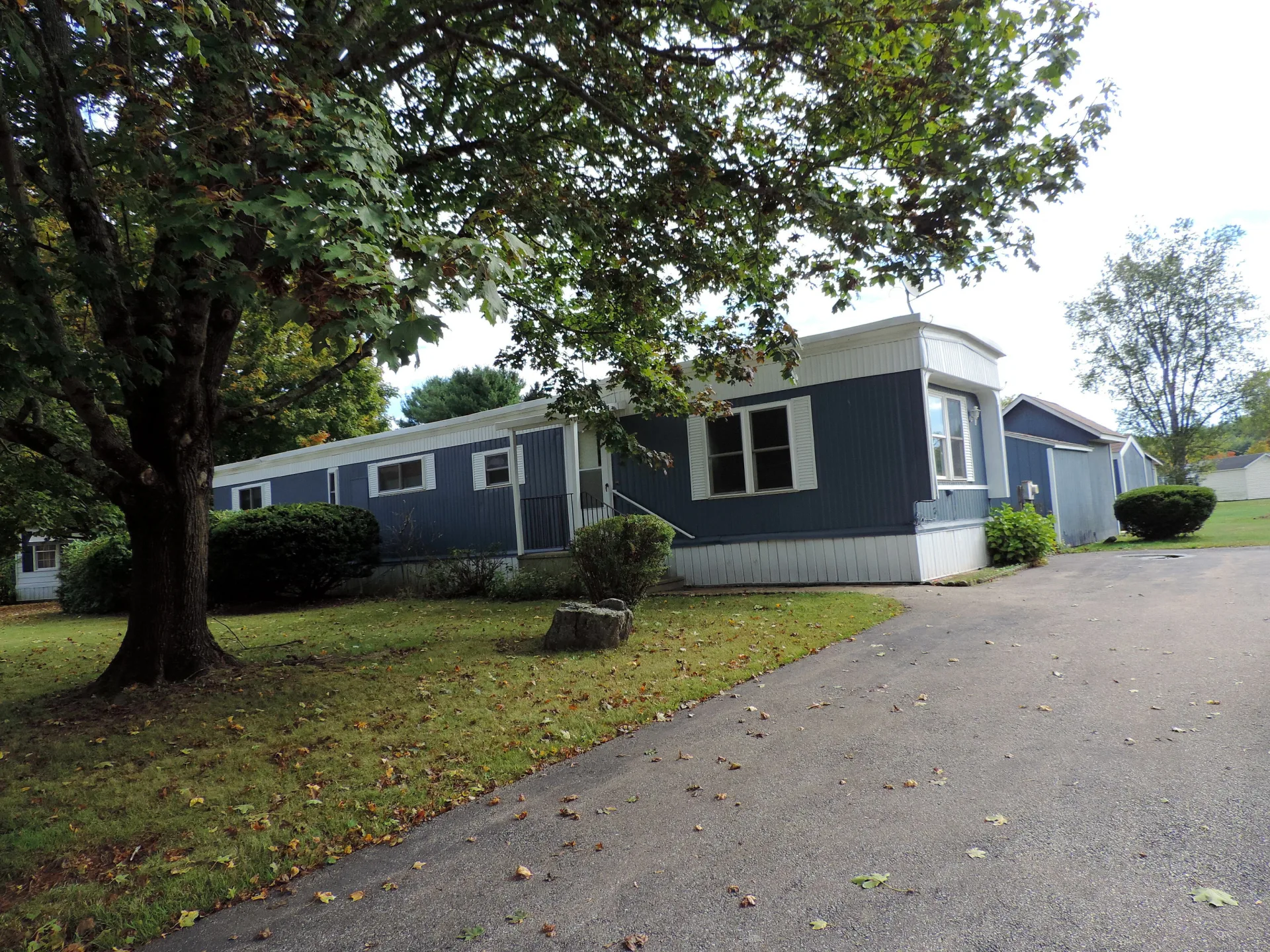 81 Parkway Drive, Thompson, CT