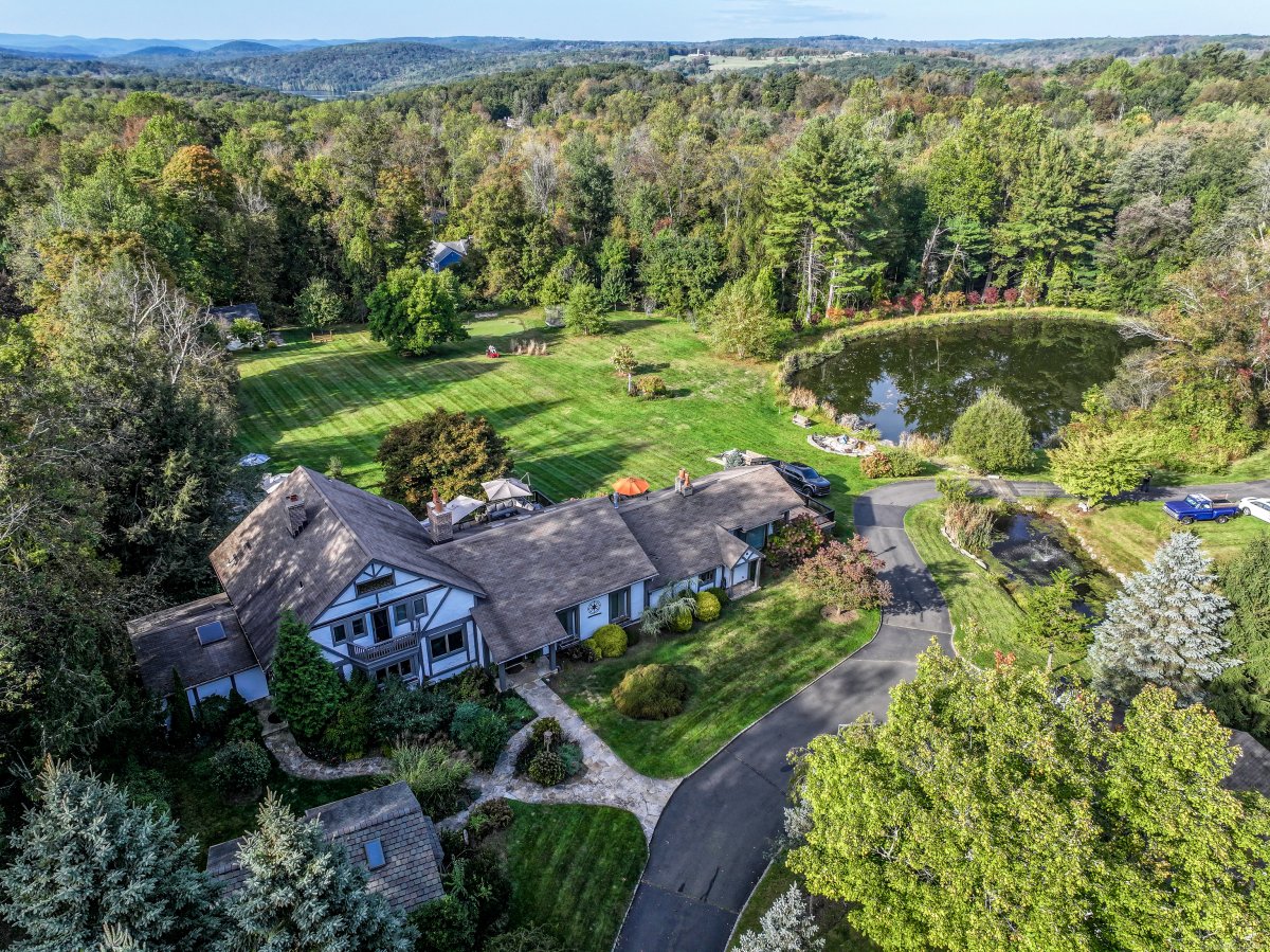 70 Obtuse Hill Road, Brookfield, CT