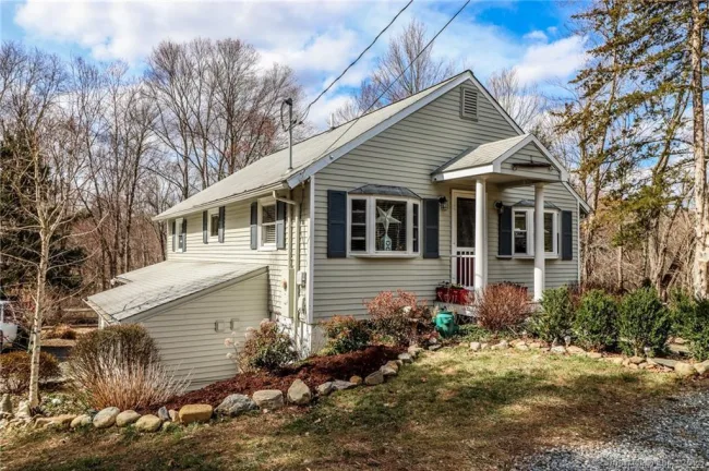 34 Transylvania Road, Woodbury, CT