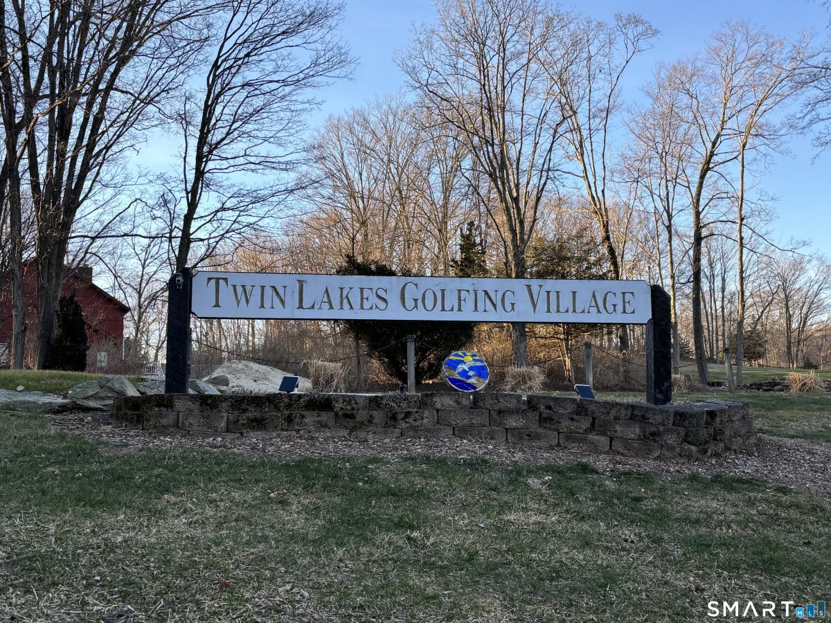 219 Twin Lakes Road #APT A, North Branford, CT