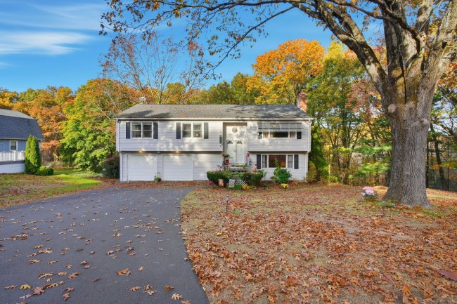 4 Woodland Hollow Street, Windsor Locks, CT