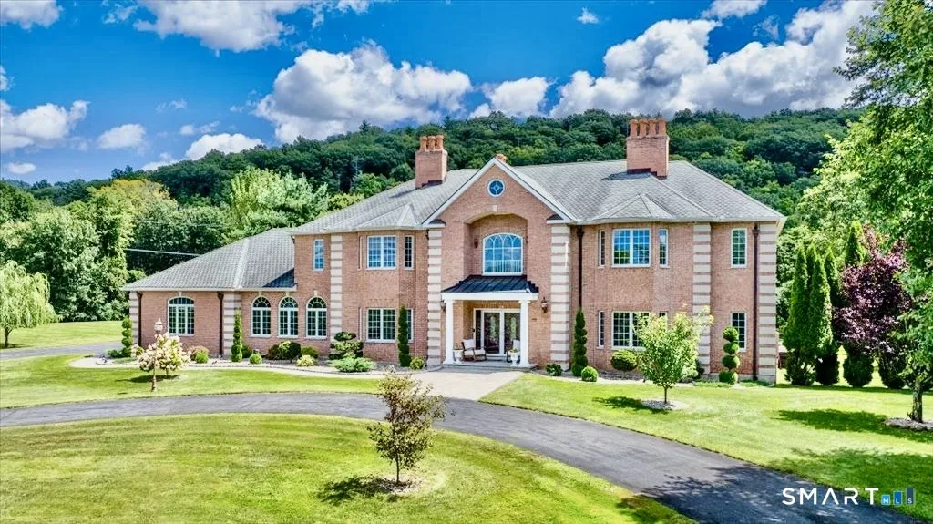 24 Hunting Ridge Drive, Simsbury, CT