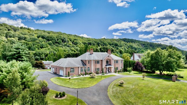 24 Hunting Ridge Drive