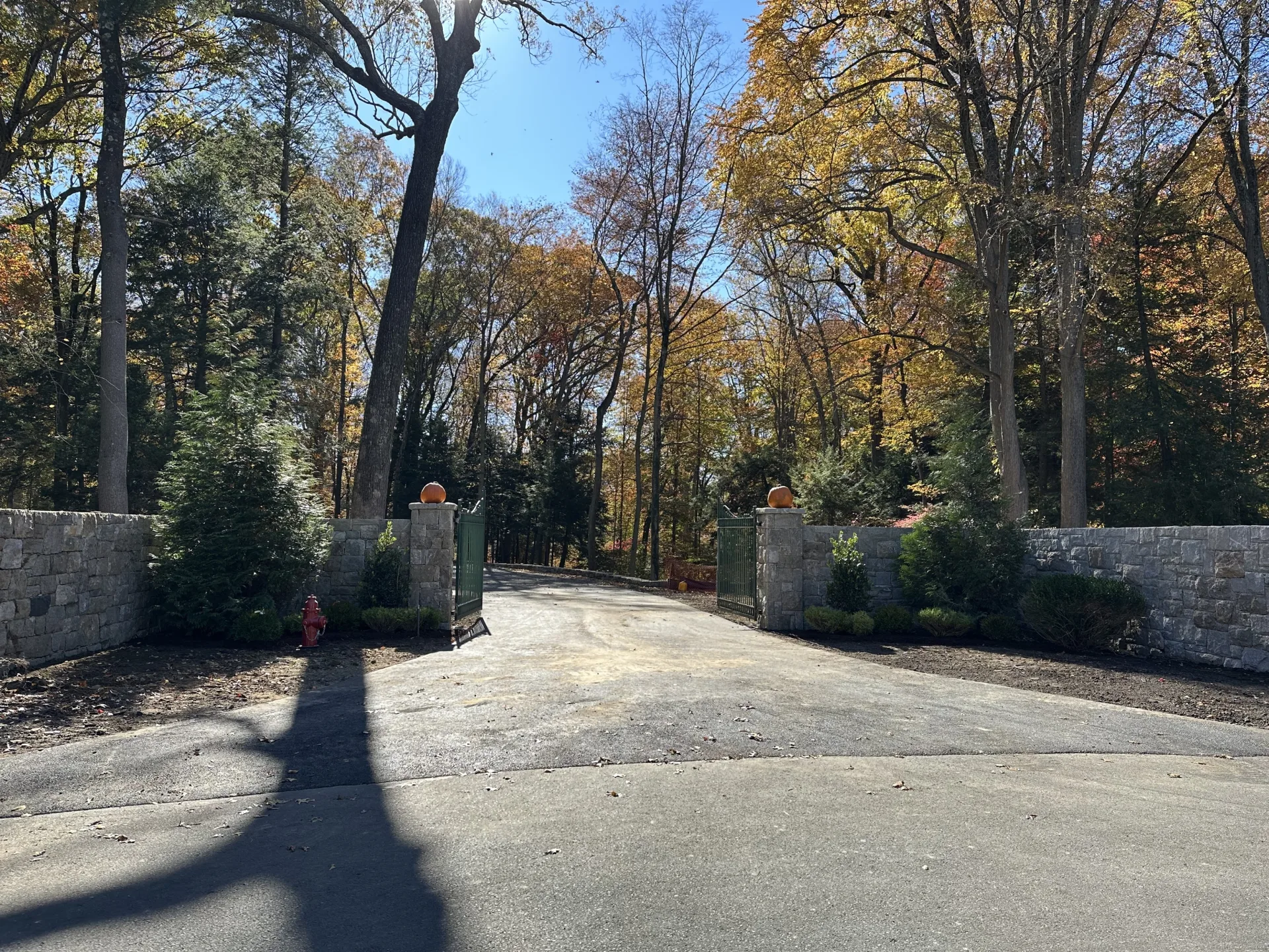 122 Brookwood Lane, New Canaan, CT