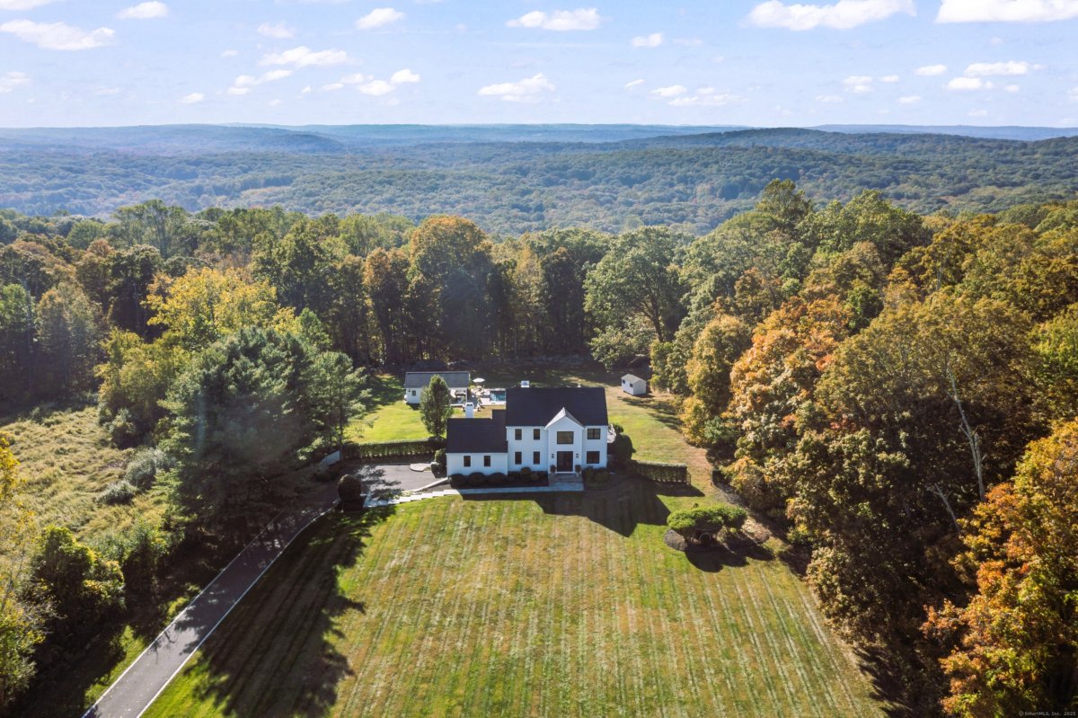 40 Great Ring Road, Newtown, CT