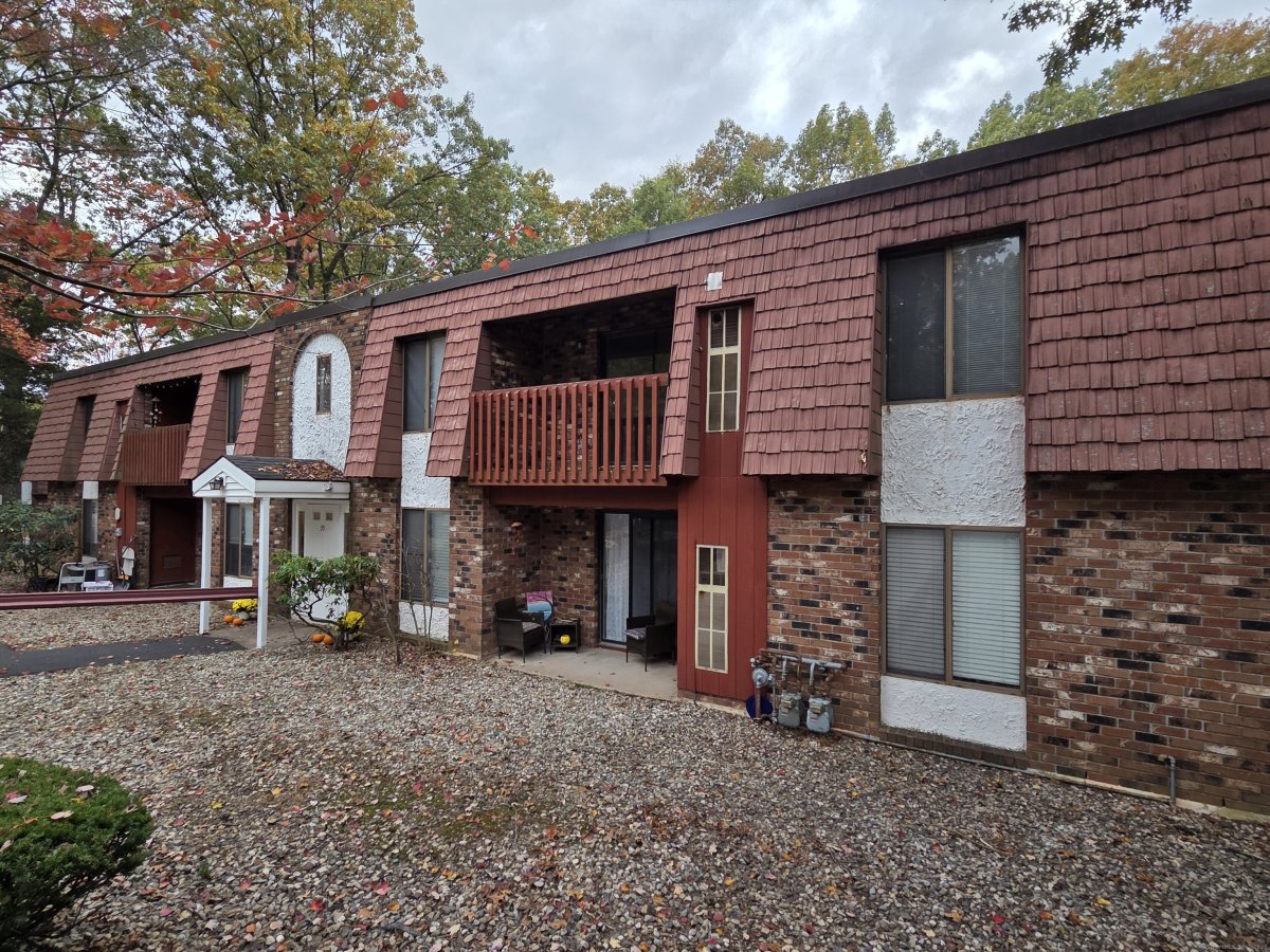 35 Woodsedge Drive #APT 4C, Newington, CT