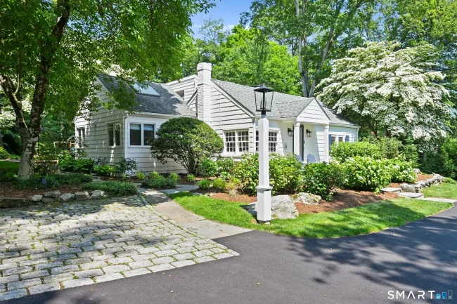 32 Spring Water Lane, New Canaan, CT