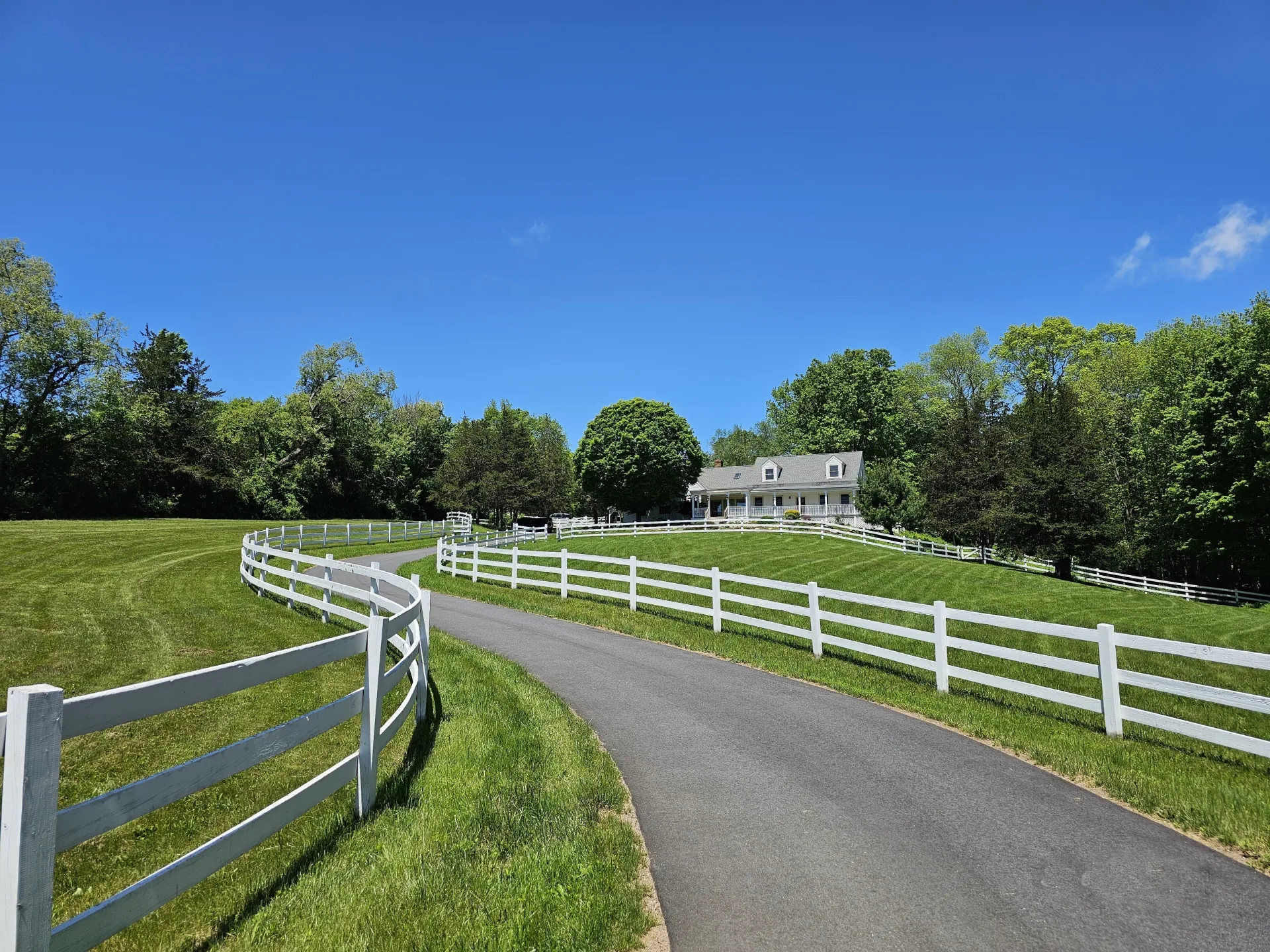 819 Main Street, Woodbury, CT
