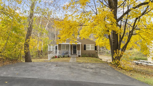 567 Roosevelt Drive, Oxford, CT