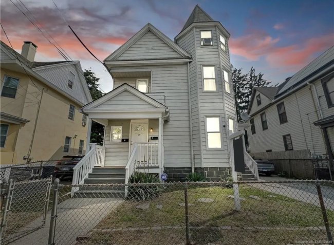 74 Carleton Avenue