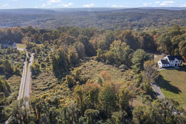 42 Great Ring Road, Newtown, CT