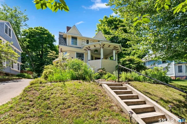 87 Kenyon Street