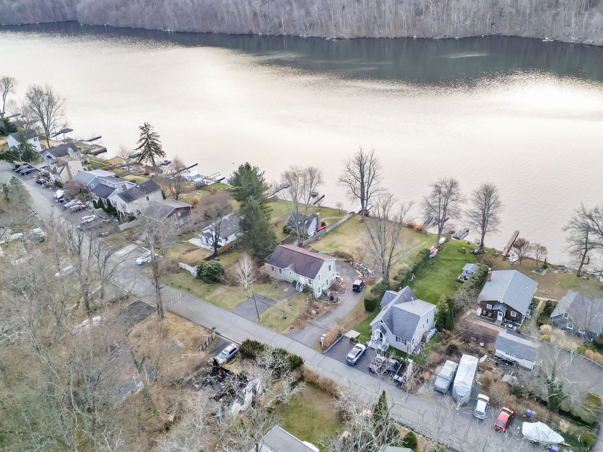 54 Lavelle Avenue, New Fairfield, CT