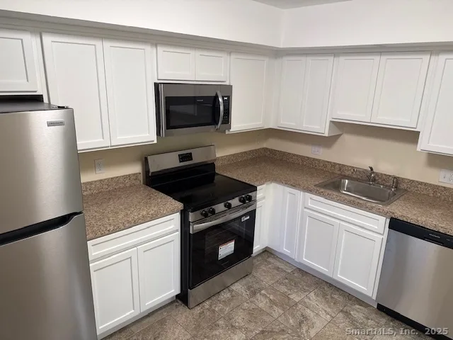 79 Claudia Drive #APT 354, West Haven, CT