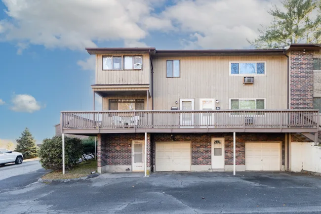 210 Oakville Avenue #APT A