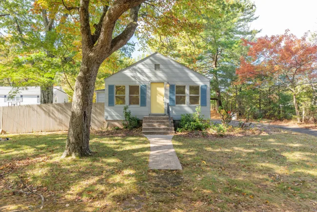 1384 West Street, Southington, CT