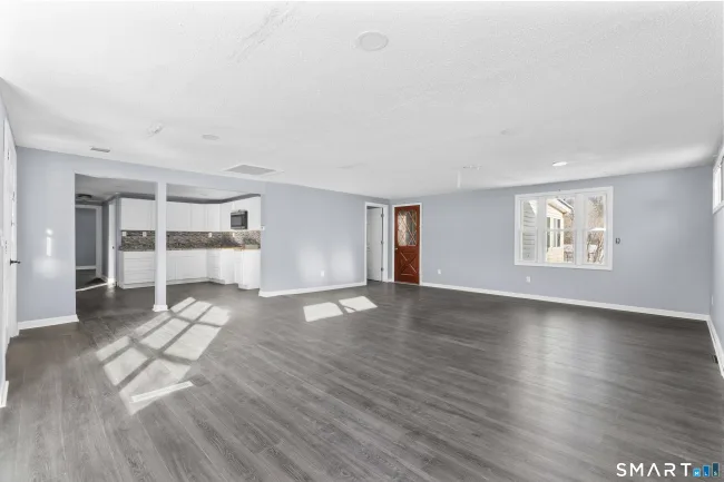 61 Flyers Drive, Norwich, CT