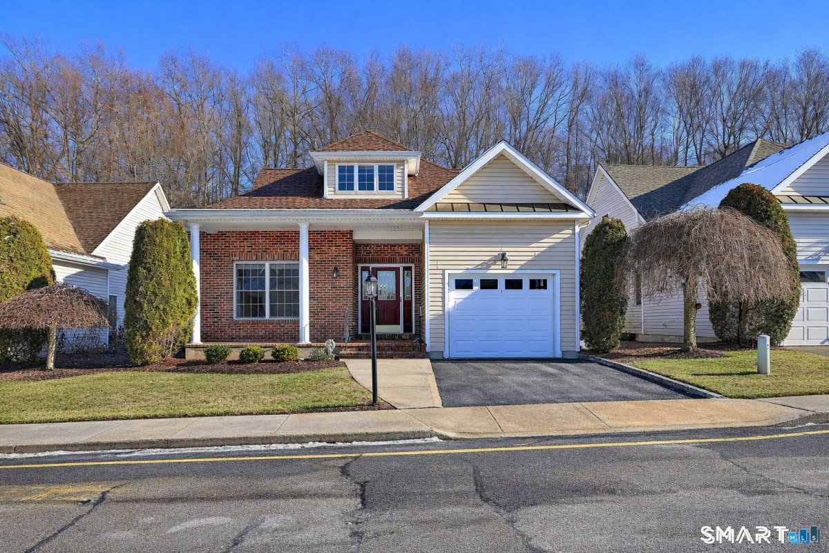 7 Fire Thorn Lane #7, Milford, CT