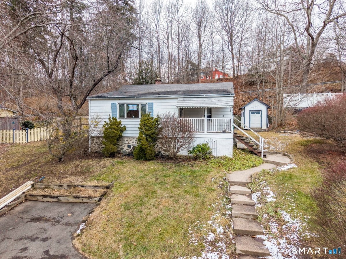 152 Glenwood Avenue, Middlebury, CT