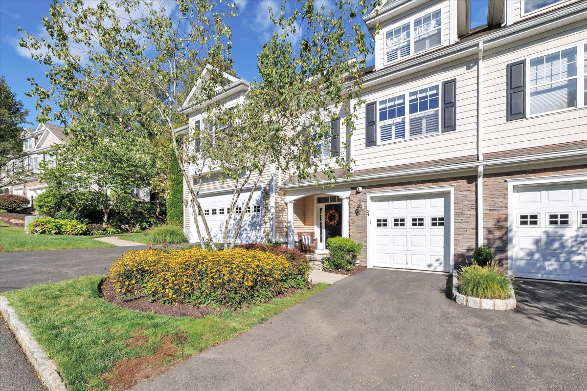 24 Ridgewood Drive #24, Middlebury, CT