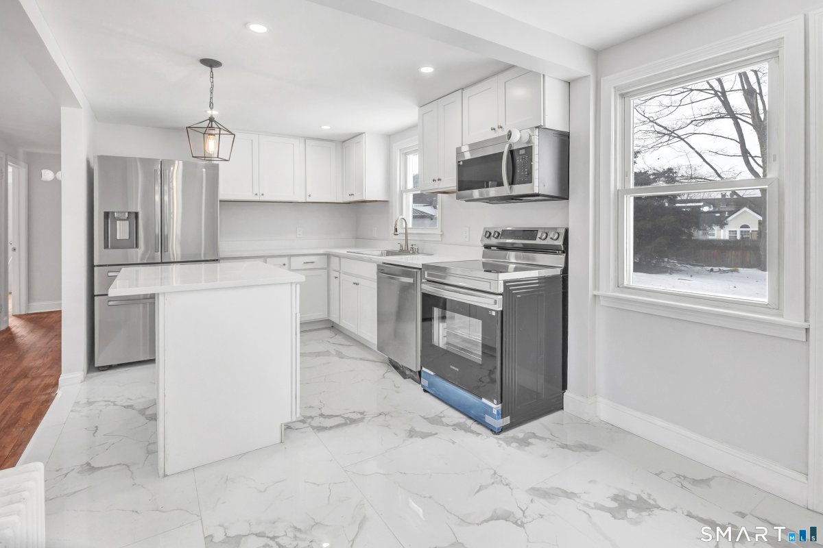 8 River Road, East Haven, CT