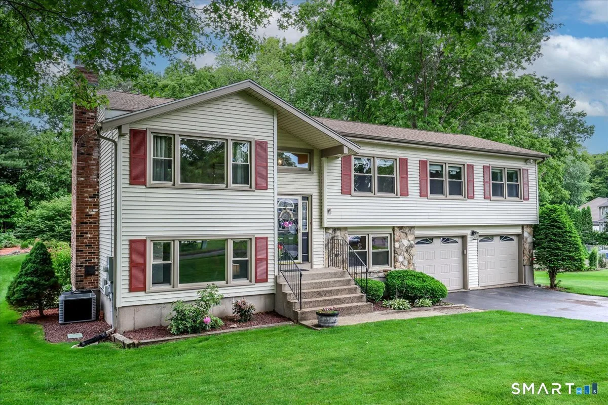 20 Valley Forge Court, Southington, CT