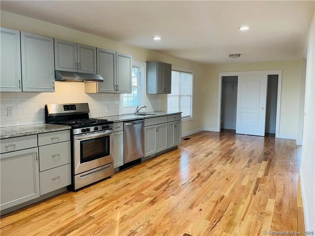 31 Brainerd Road, Branford, CT
