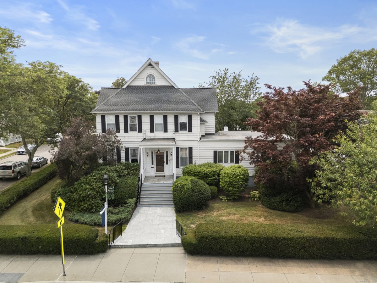 32 East Main Street, Stonington, CT