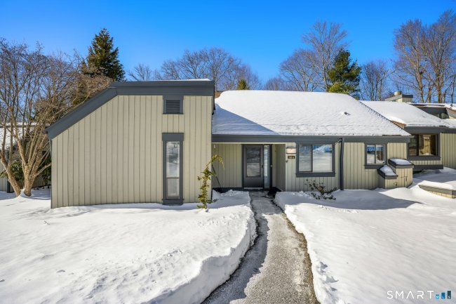 915 Heritage Village #A