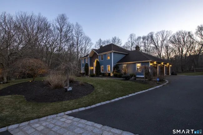 3 Crescent Lane, Trumbull, CT
