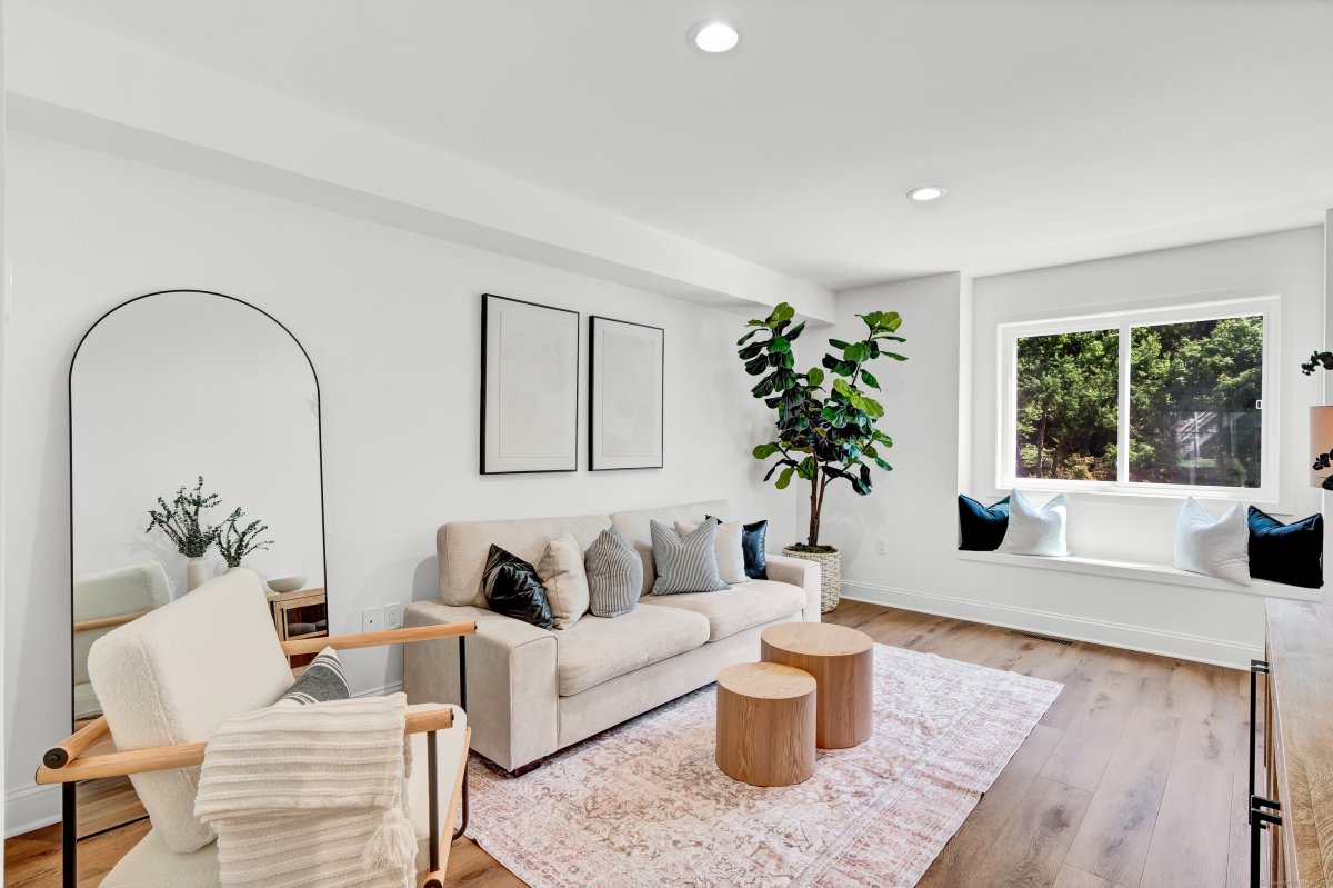 33 Main Street #16, Meriden, CT