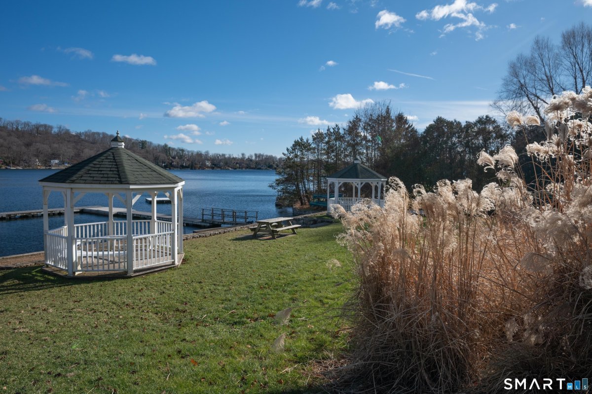 9 North Beach Drive, New Fairfield, CT