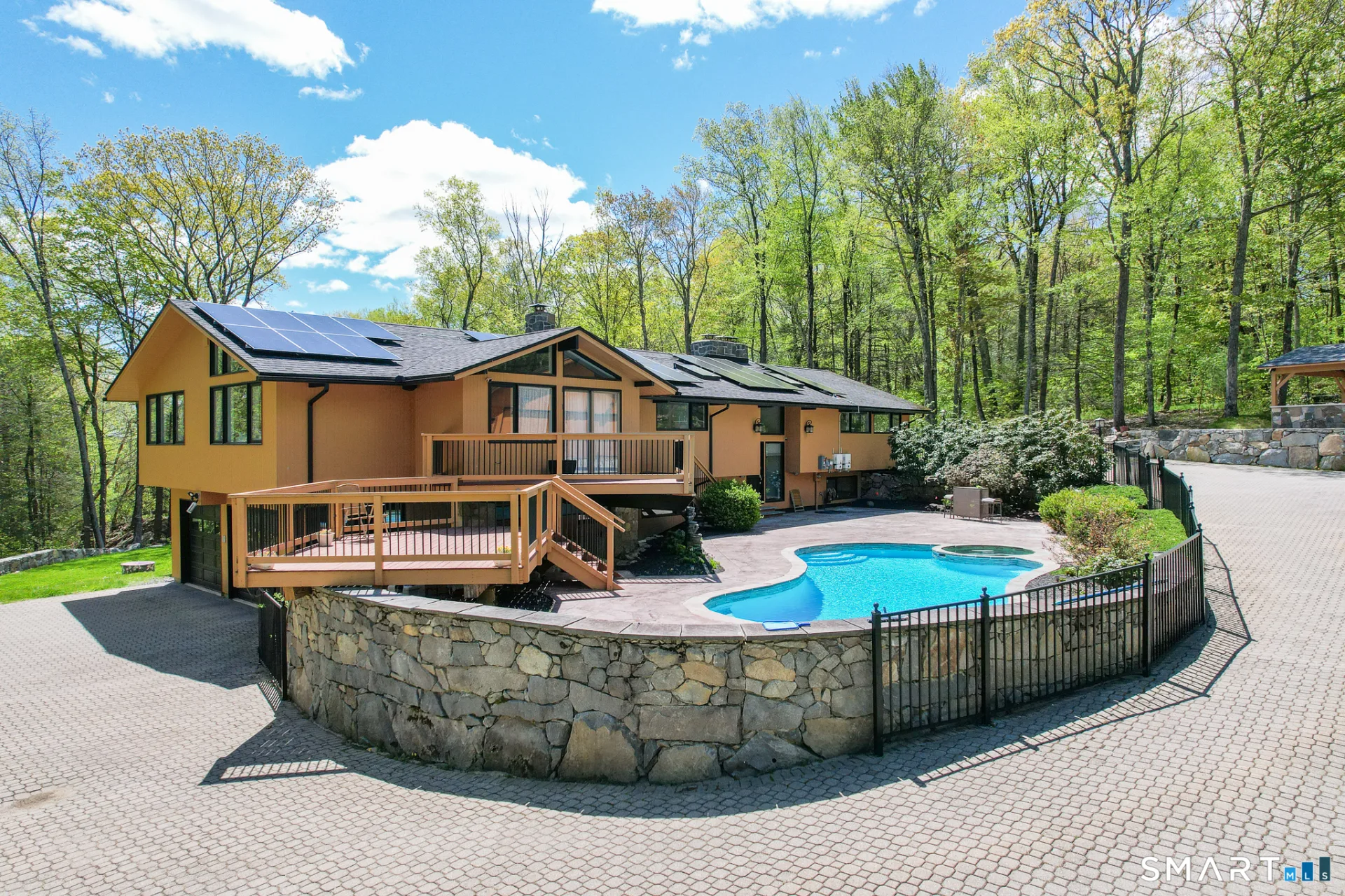 305 Westledge Drive, Torrington, CT