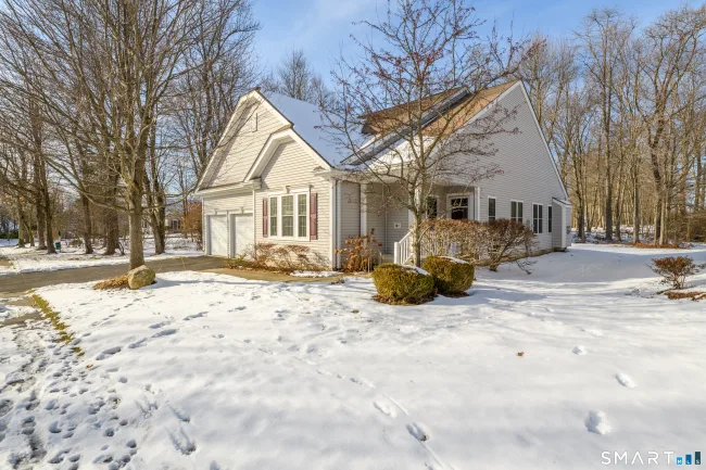 301 Fairway Drive #301, Oxford, CT